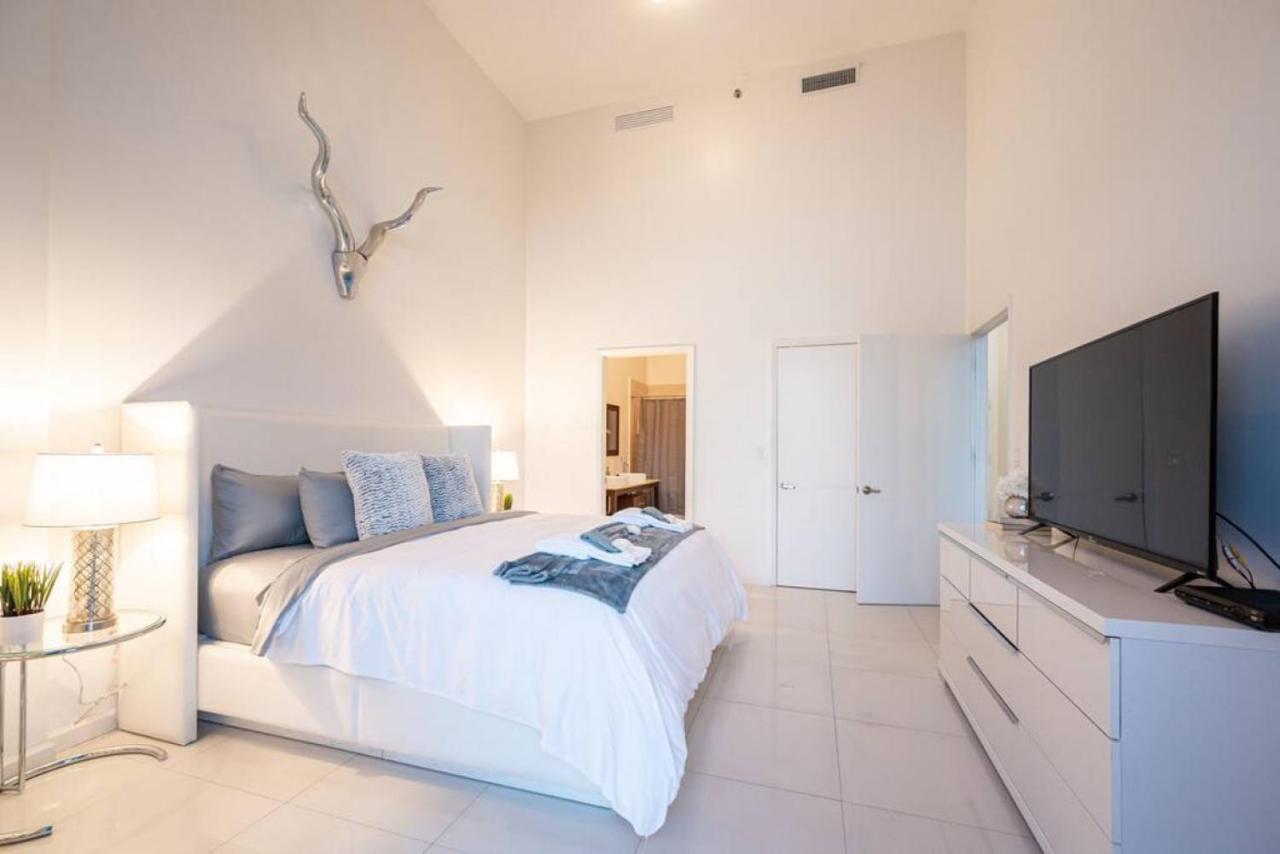 Beautiful One Bedroom Condo 16Ft Ceilings At The W マイアミ エクステリア 写真