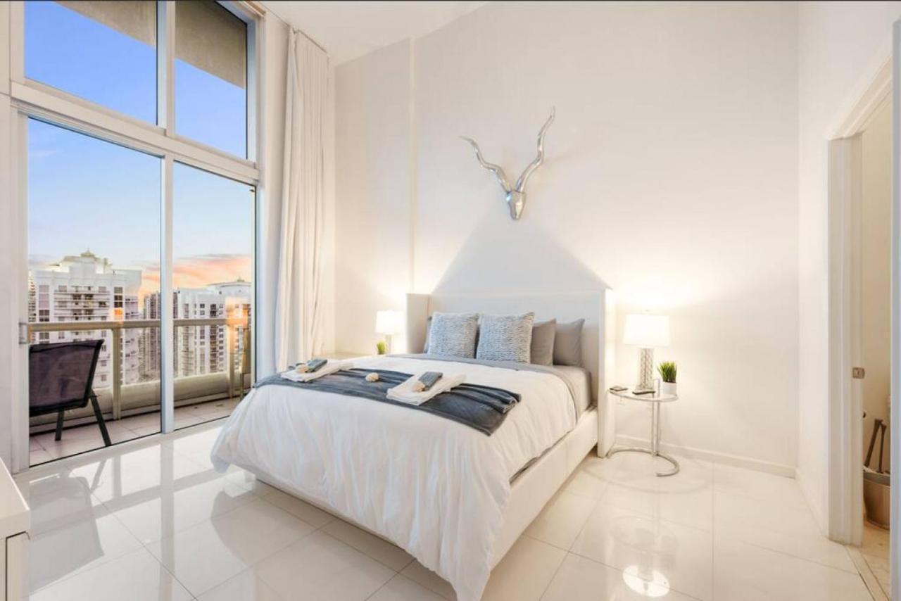 Beautiful One Bedroom Condo 16Ft Ceilings At The W マイアミ エクステリア 写真